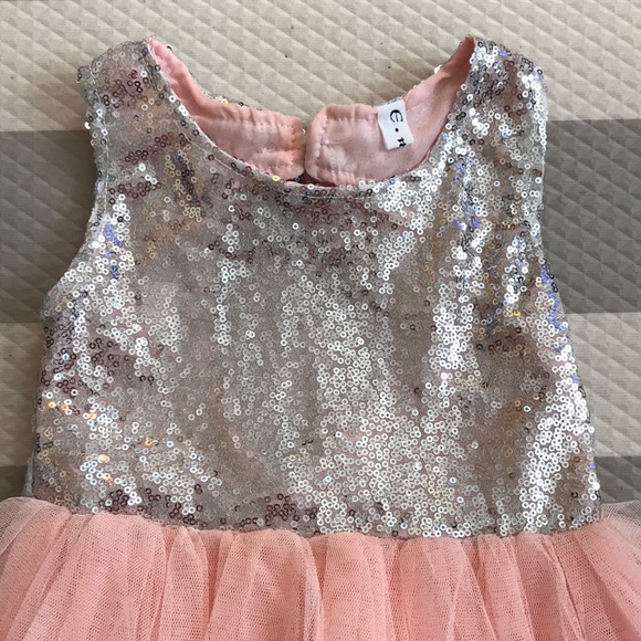 2T Ruffle Dress - Picture 2 of 7